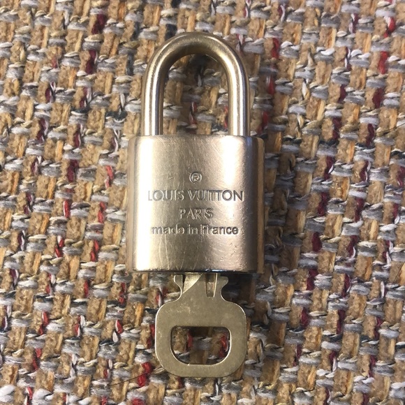 Louis Vuitton LV Gold Padlock Lock & Key 328 - Picture 8 of 11